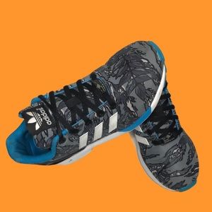 Womens Adidas  PYV 702001 Shoe Size 4 US